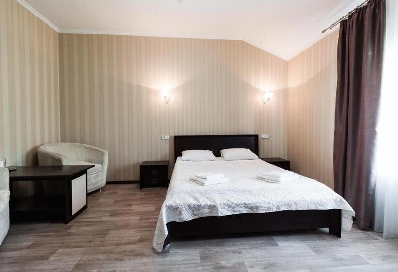 سوییت جونیور, Noy