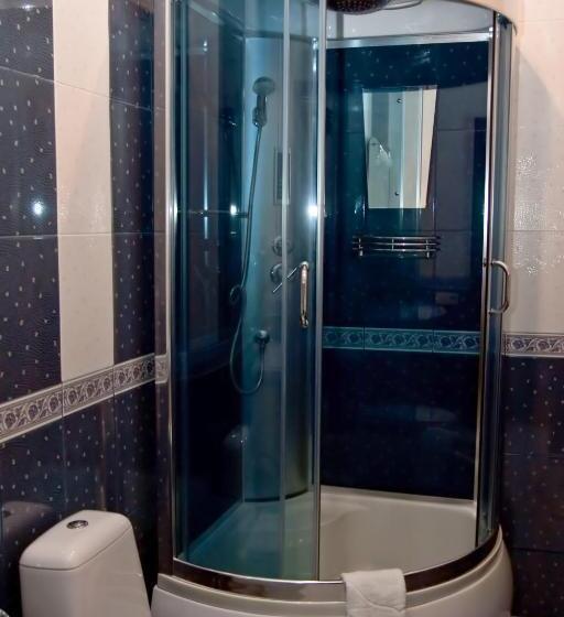 اتاق استاندارد سه نفره, Noy