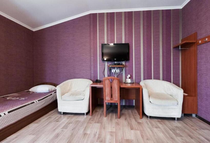 اتاق استاندارد سه نفره, Noy