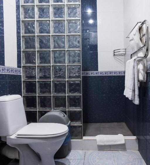 اتاق استاندارد سه نفره, Noy