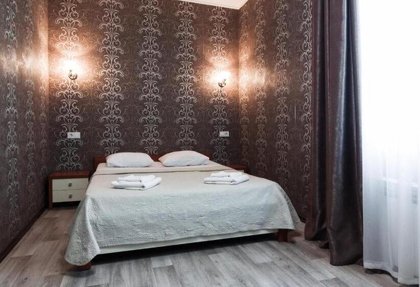 اتاق استاندارد سه نفره, Noy