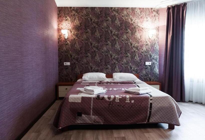 اتاق استاندارد سه نفره, Noy