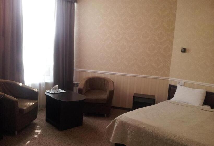 سوییت جونیور, Noy