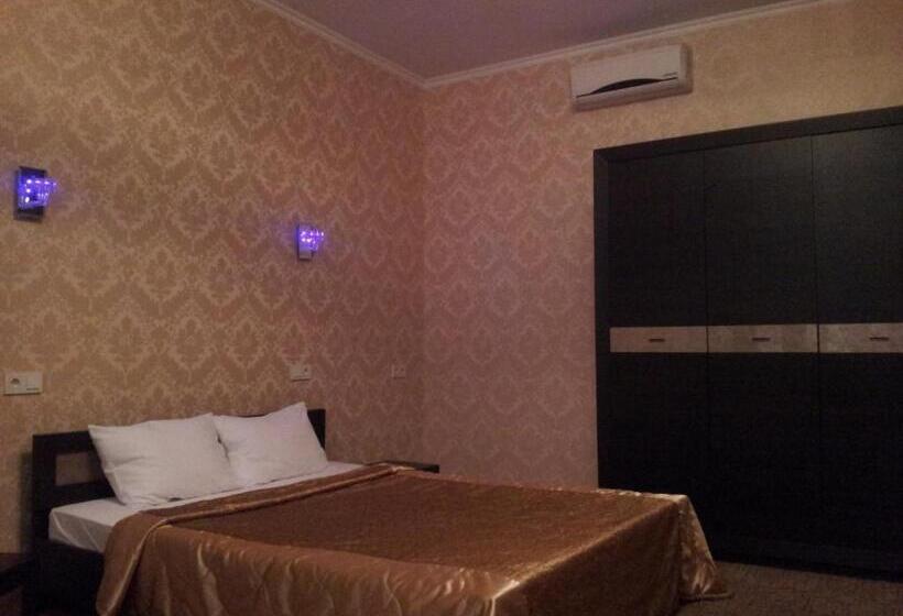 سوییت جونیور, Noy