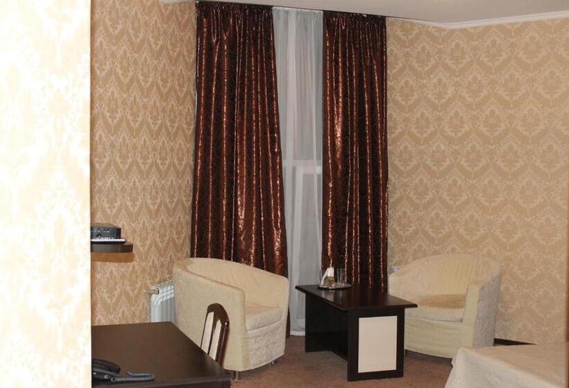 سوییت جونیور, Noy