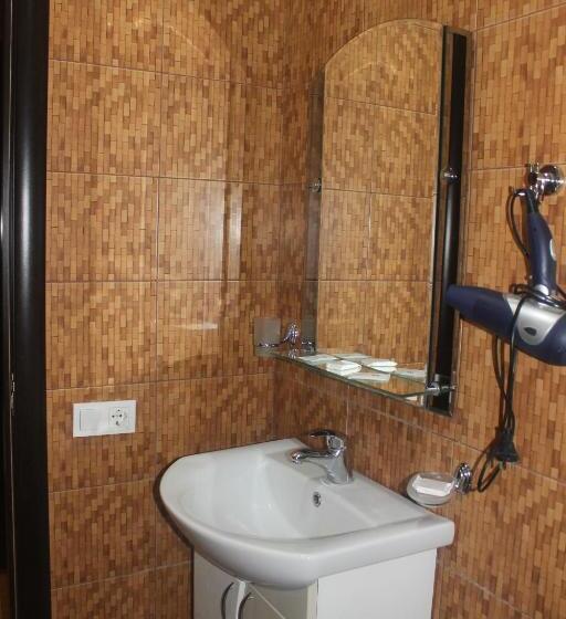 سوییت جونیور, Noy