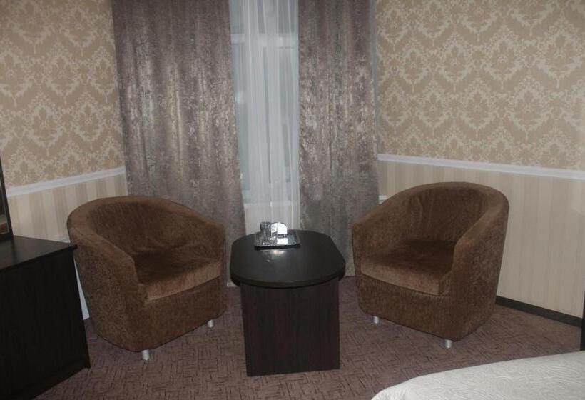 سوییت جونیور, Noy