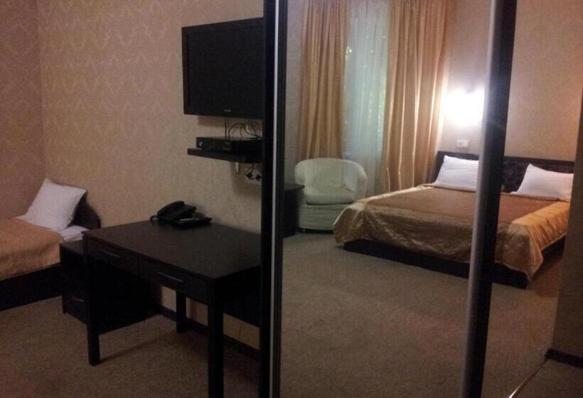 سوییت جونیور, Noy