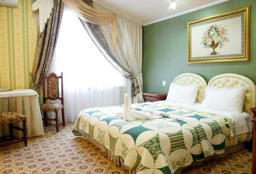 جناح جونيور, Rayske Yabloko