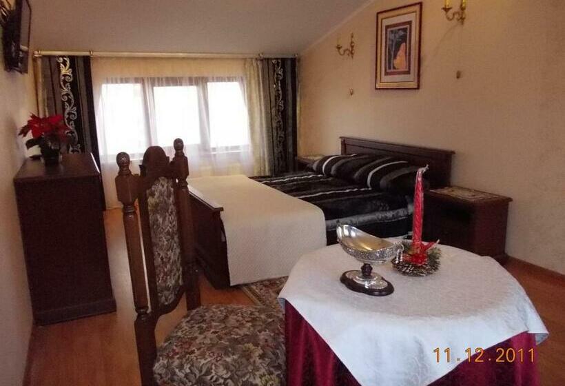 جناح جونيور, Rayske Yabloko