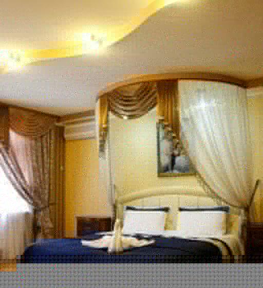 جناح جونيور, Rayske Yabloko