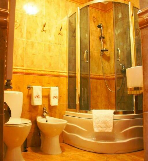 جناح جونيور, Rayske Yabloko