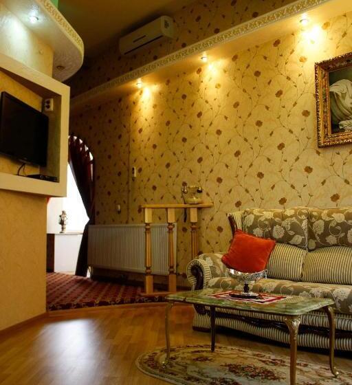 جناح, Rayske Yabloko