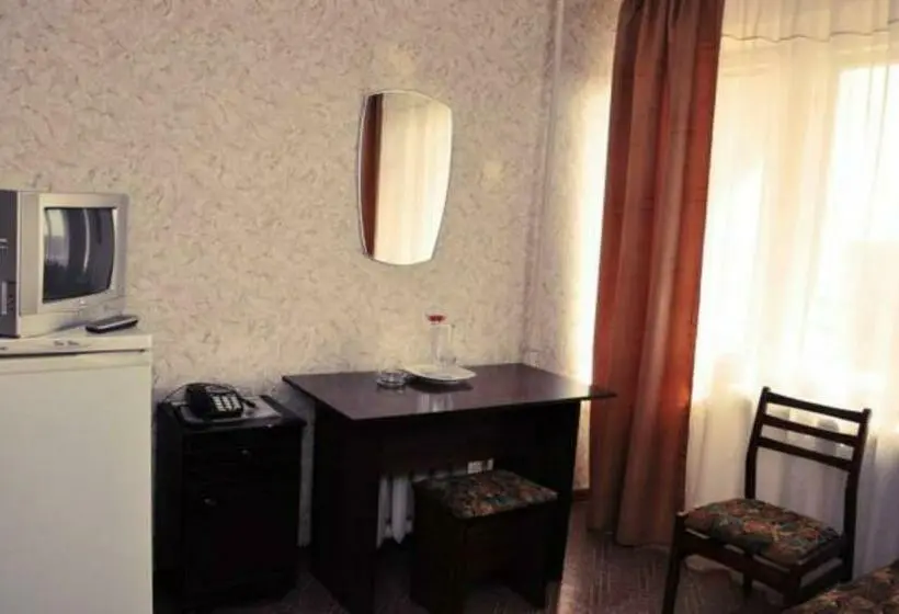 Standard Yhden Hengen Huone, Tourist Poltava