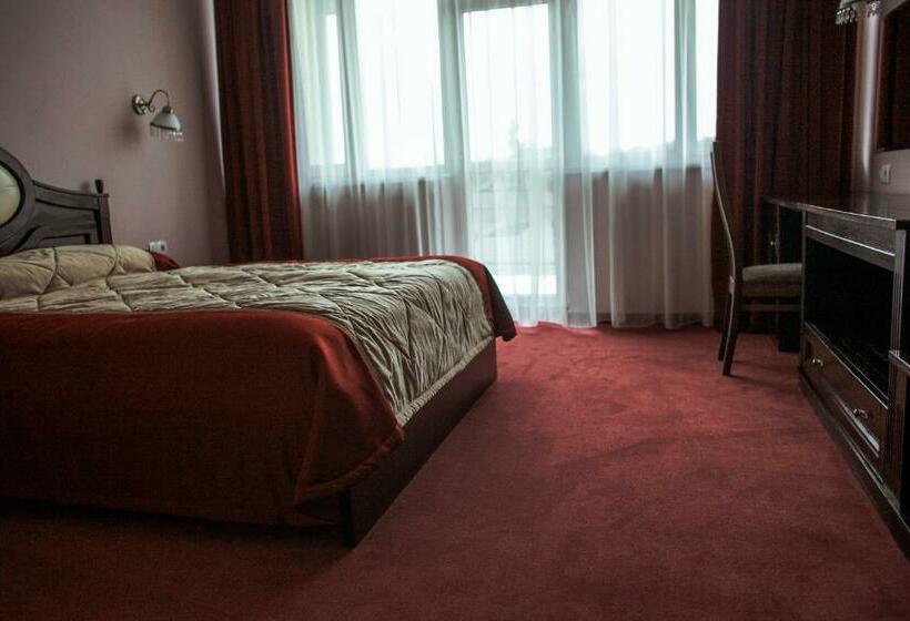 غرفة قياسية, Warszawa