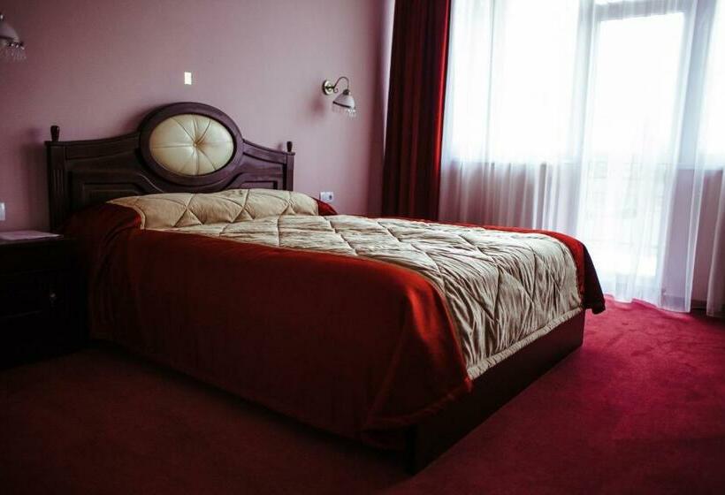 غرفة قياسية, Warszawa