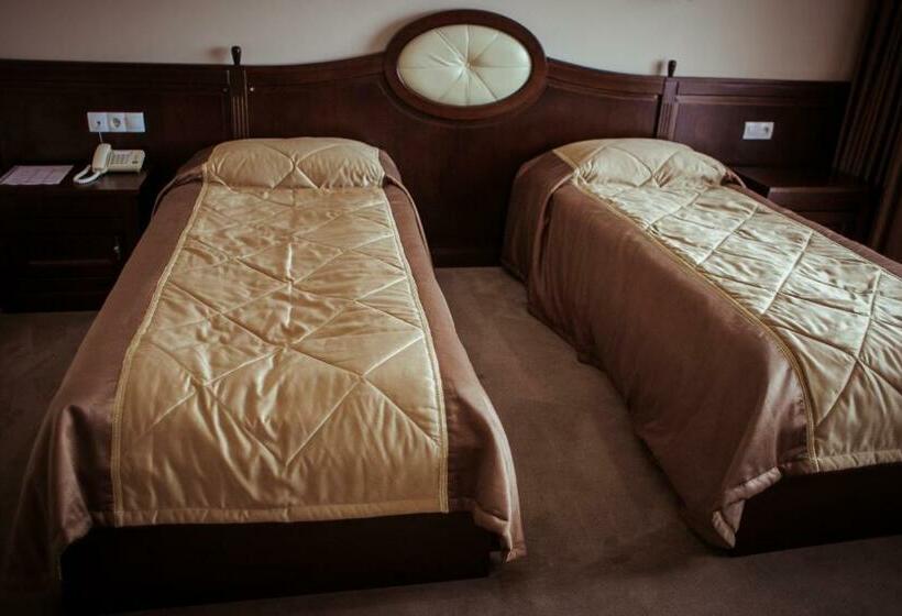 غرفة قياسية, Warszawa