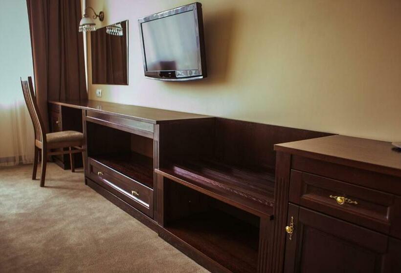 غرفة قياسية, Warszawa