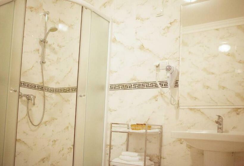 غرفة كومفورت, Warszawa