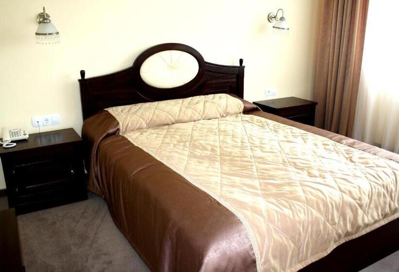 جناح جونيور, Warszawa