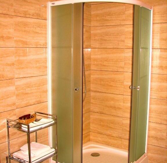 جناح جونيور, Warszawa