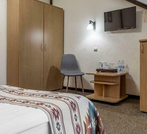 חדר סטנדרט, Zahar Berkut