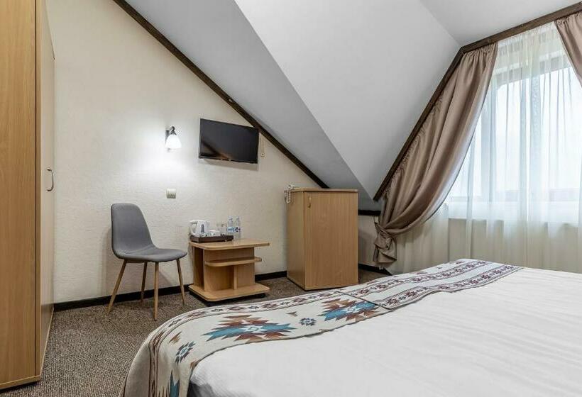 اتاق استاندارد, Zahar Berkut