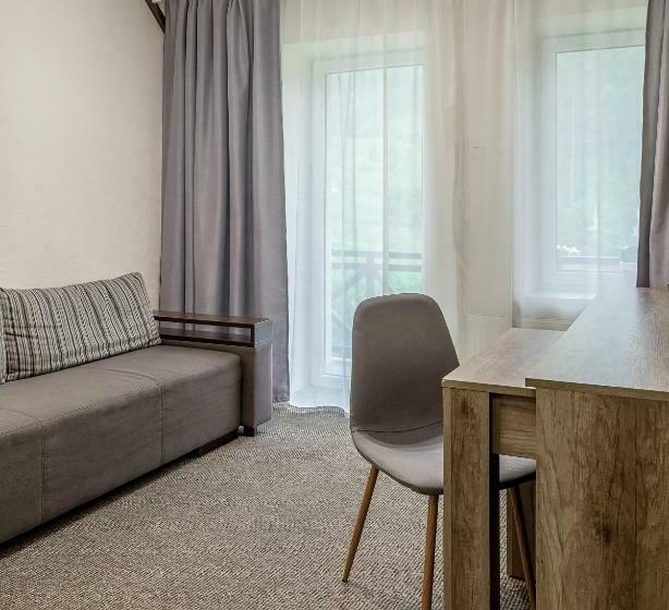 سوییت جونیور, Zahar Berkut