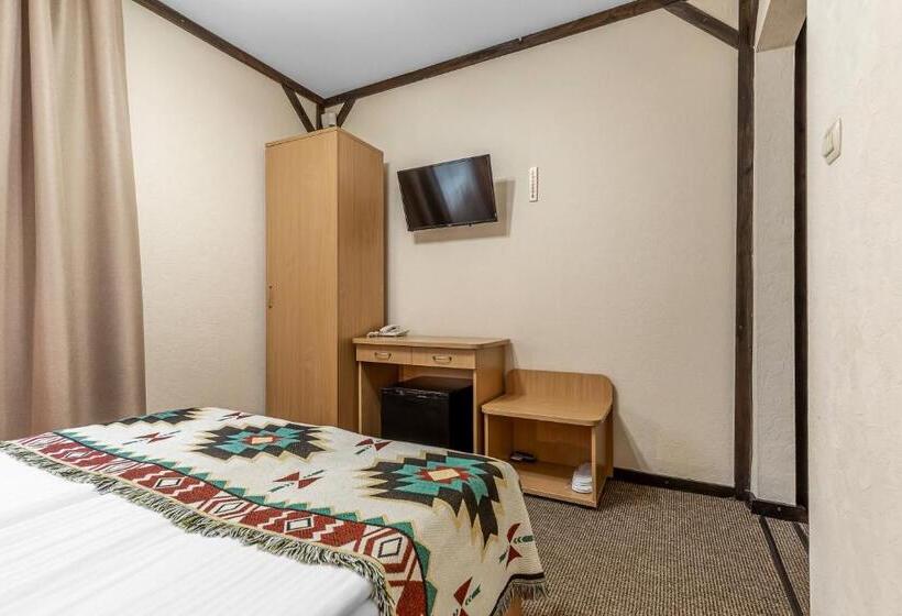 اتاق اکونومی, Zahar Berkut