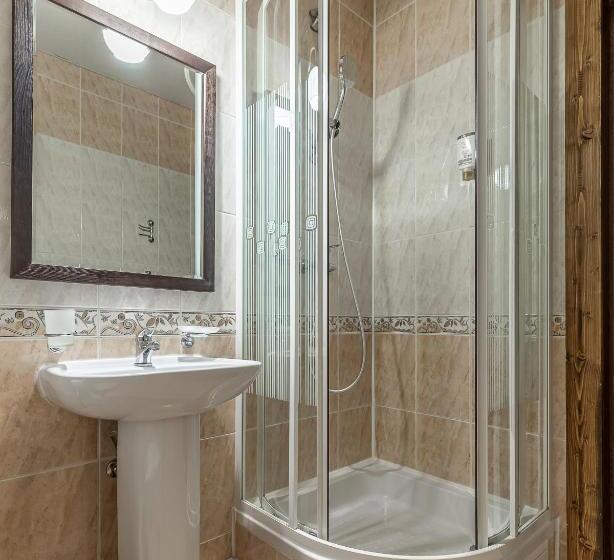 סוויטת ג'וניור משפחתית, Zahar Berkut