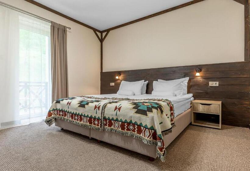 سوئیت جونیور خانوادگی, Zahar Berkut