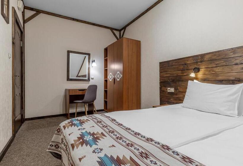 سوئیت جونیور خانوادگی, Zahar Berkut