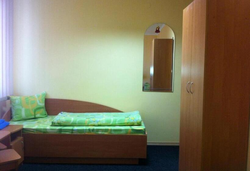 Geteiltes Mehrbettzimmer, Molodizhniy Hostel