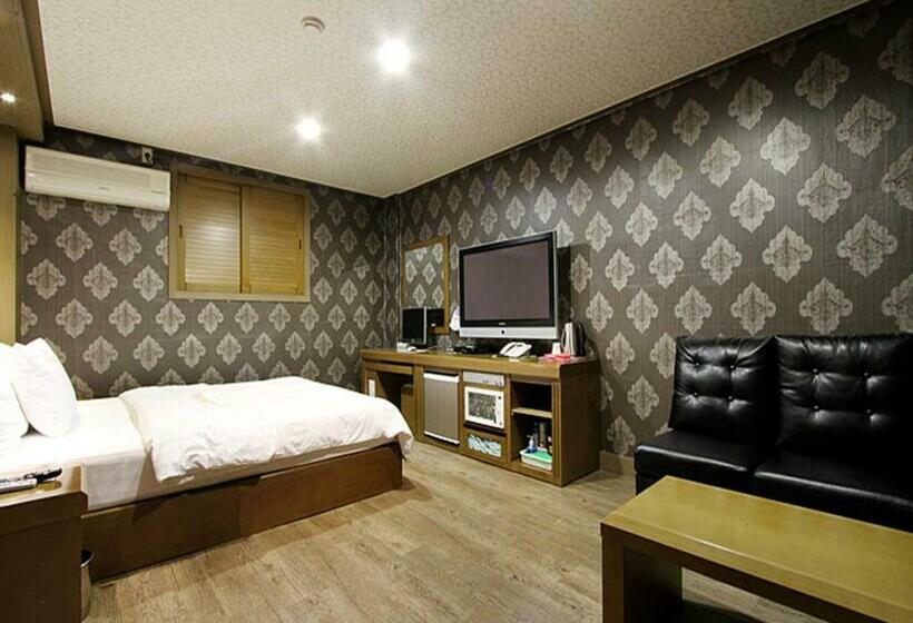 غرفة ديلوكس, Q Chuncheon