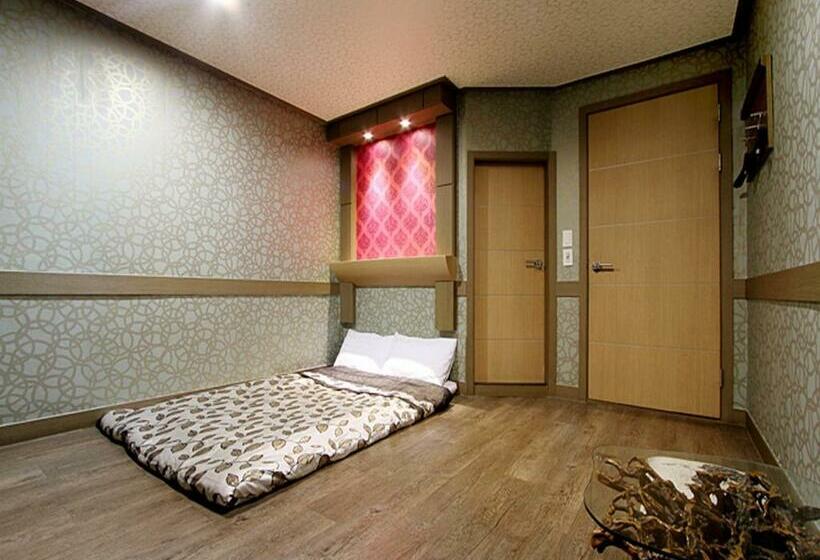 غرفة قياسية, Q Chuncheon