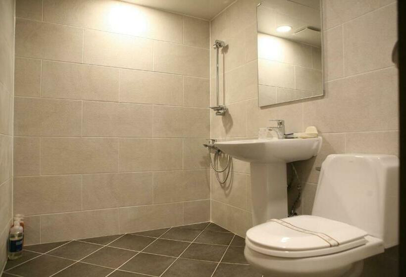 غرفة ديلوكس, Q Chuncheon