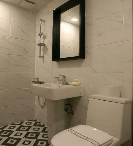 غرفة ديلوكس, Q Chuncheon