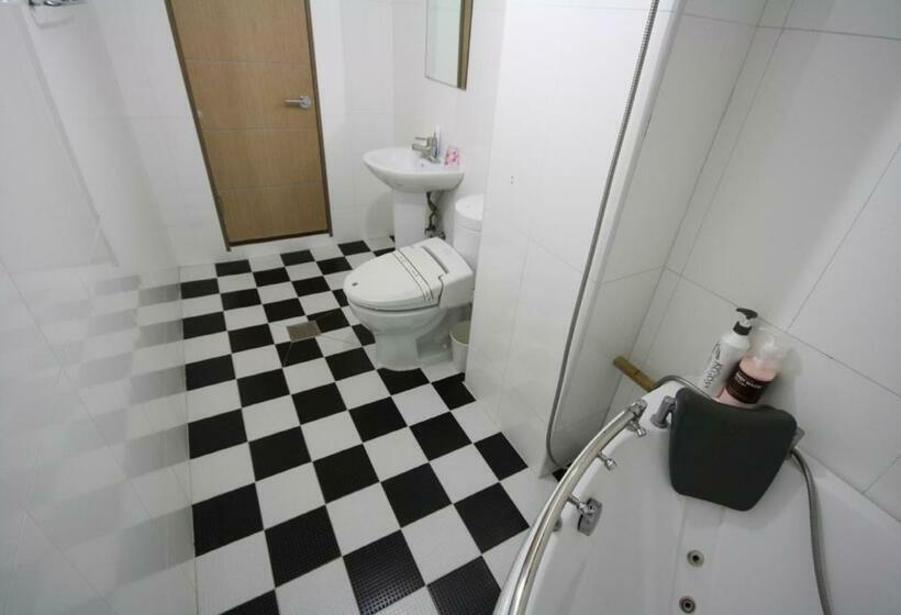 غرفة ديلوكس, Q Chuncheon