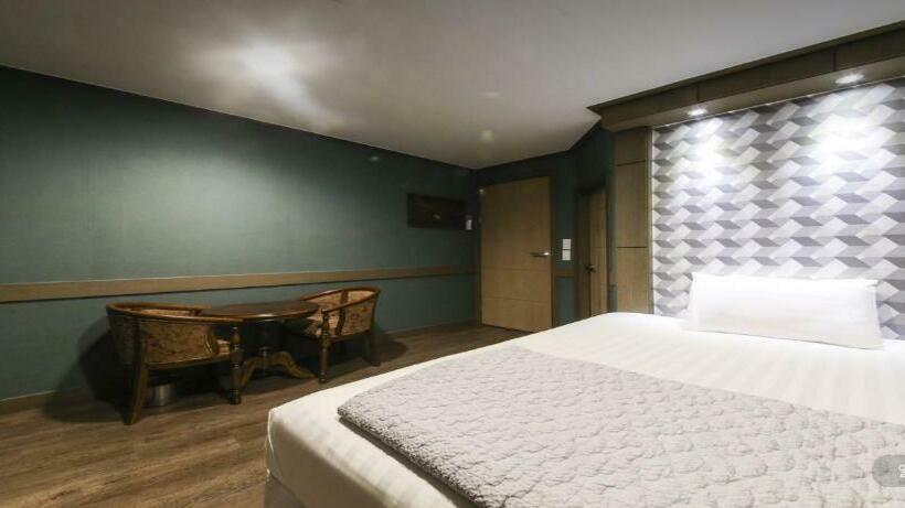 غرفة قياسية, Q Chuncheon