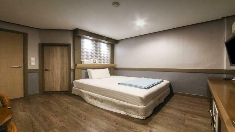 غرفة قياسية, Q Chuncheon