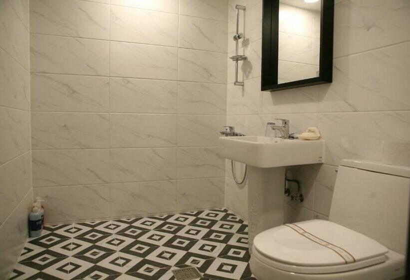 Номер Deluxe, Q Chuncheon