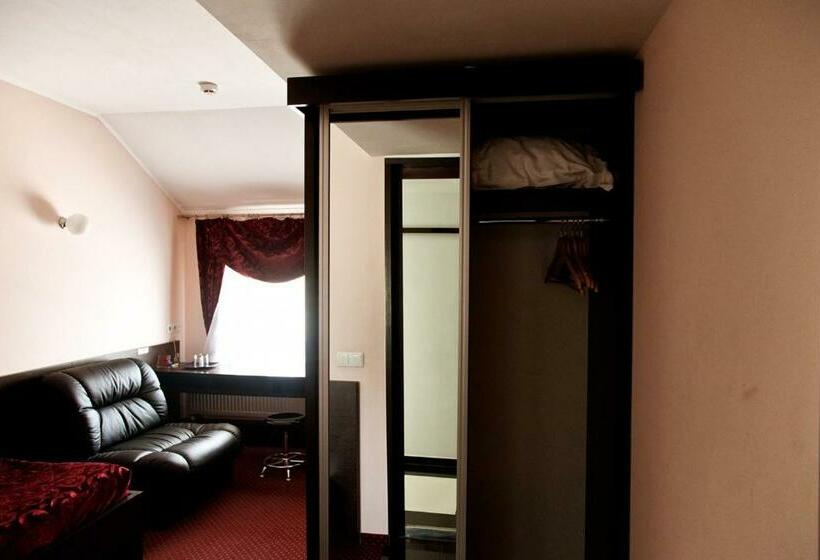 اتاق استاندارد یک نفره, Motelchuk