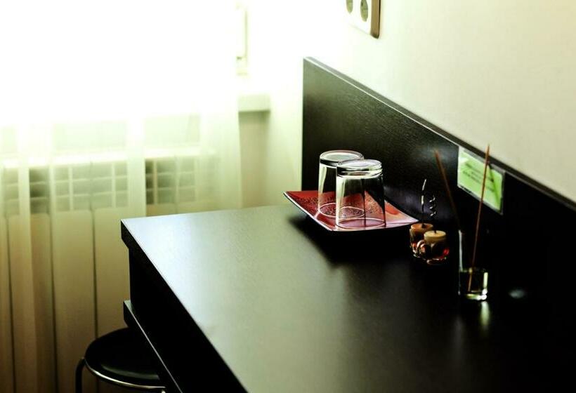 اتاق استاندارد, Motelchuk