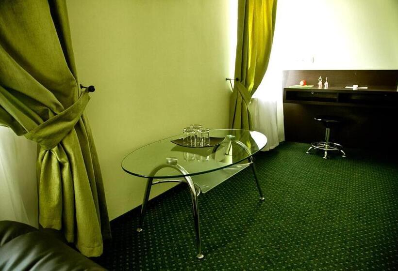 سوییت جونیور, Motelchuk