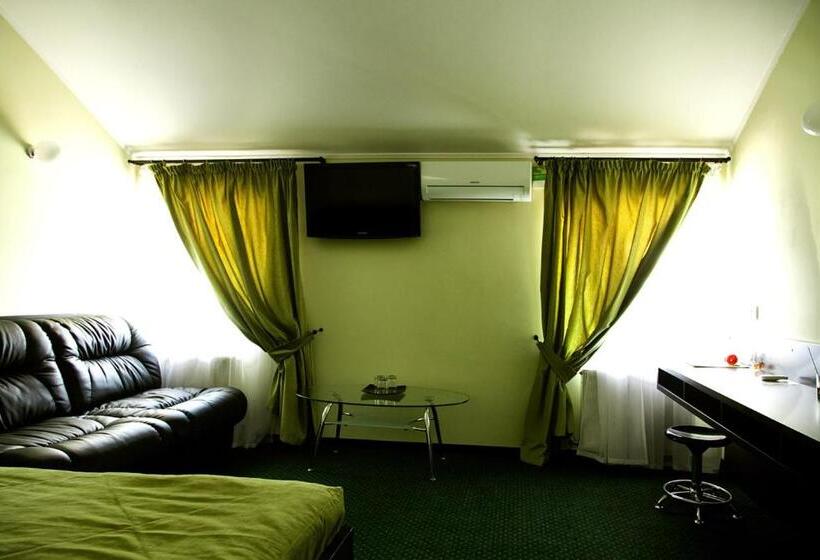 سوییت جونیور, Motelchuk