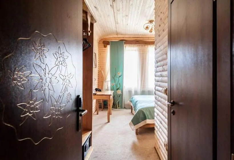 اتاق استاندارد, Stara Pravda Hotel   History