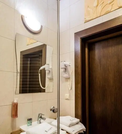 اتاق استاندارد, Stara Pravda Hotel   History