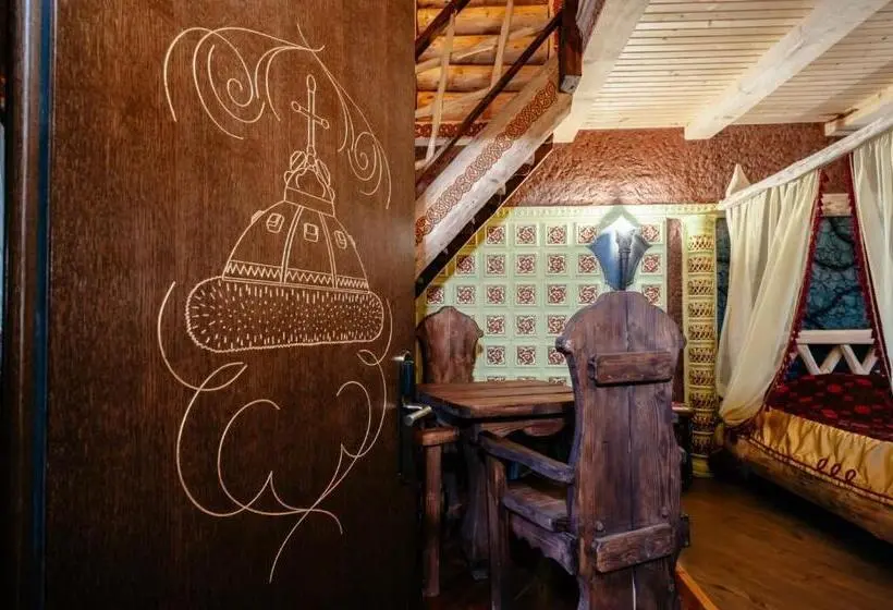 سوییت دوبلکس, Stara Pravda Hotel   History