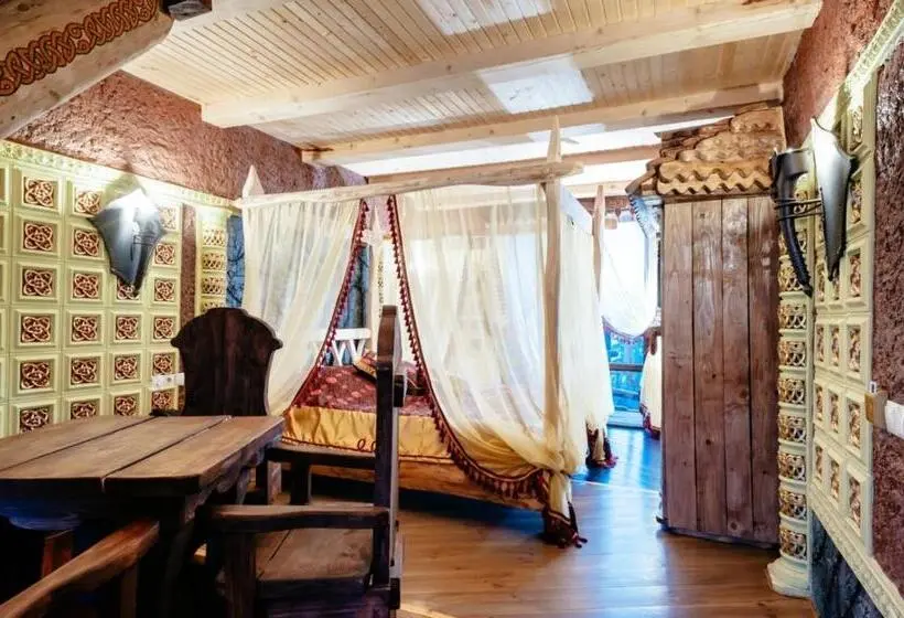 سوییت دوبلکس, Stara Pravda Hotel   History