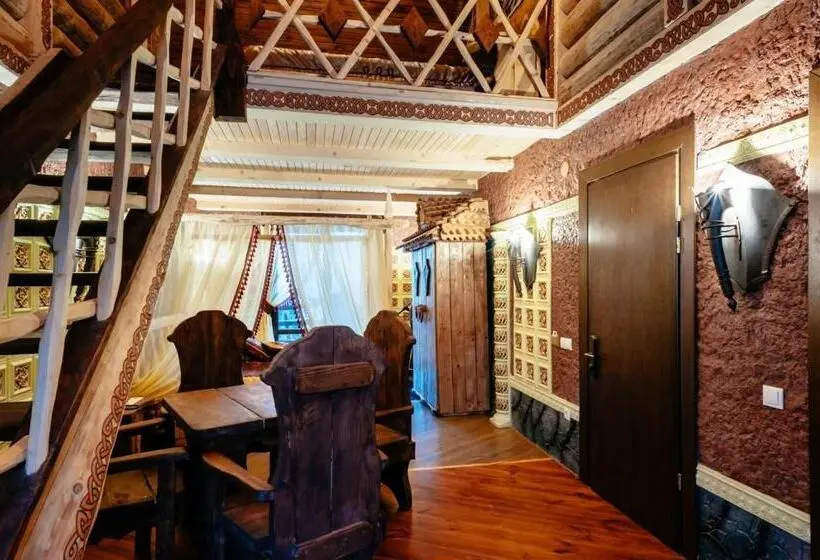 سوییت دوبلکس, Stara Pravda Hotel   History
